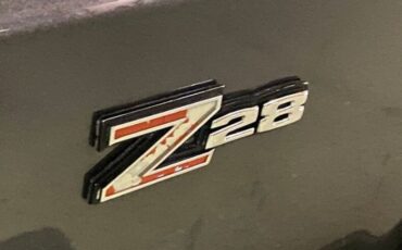 Chevrolet-Camaro-1975-Graphite-Metallic-Black-Vinyl-15