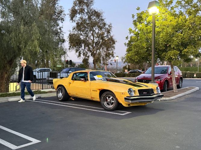 Chevrolet-Camaro-1975-Yellow-11