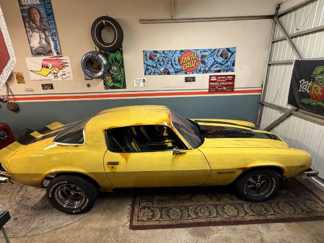 Chevrolet-Camaro-1975-Yellow-3