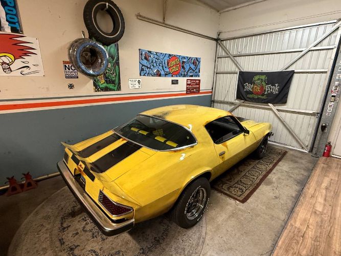 Chevrolet-Camaro-1975-Yellow-4