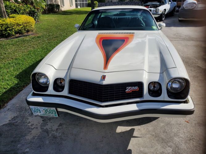 Chevrolet-Camaro-1977-White-Black-8