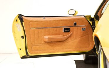 Chevrolet-Camaro-1978-Bright-Yellow-Camel-Tan-26