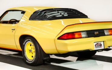 Chevrolet-Camaro-1978-Bright-Yellow-Camel-Tan-7