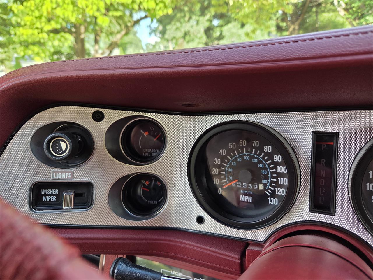 Chevrolet-Camaro-1978-Polar-White-Carmine-Red-17
