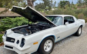 Chevrolet-Camaro-1978-White-MetallicBlue-Black-10