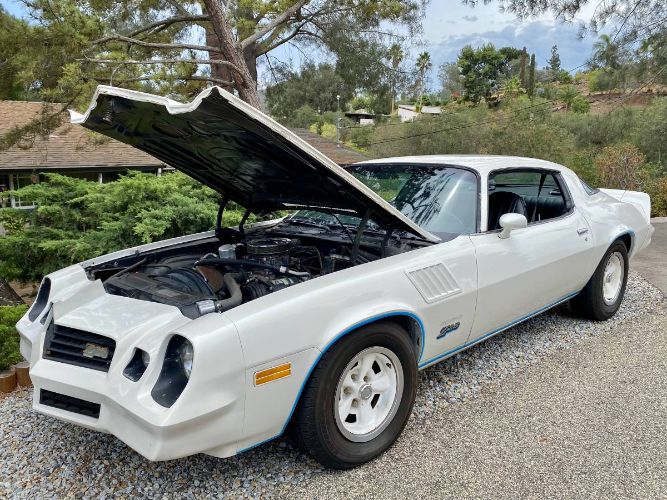 Chevrolet-Camaro-1978-White-MetallicBlue-Black-10
