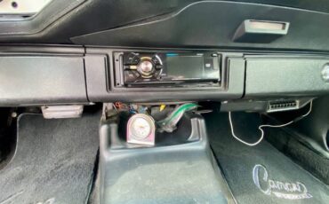 Chevrolet-Camaro-1978-White-MetallicBlue-Black-11
