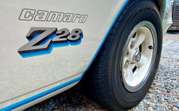 Chevrolet-Camaro-1978-White-MetallicBlue-Black-13