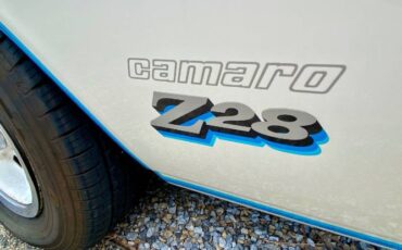 Chevrolet-Camaro-1978-White-MetallicBlue-Black-21