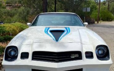 Chevrolet-Camaro-1978-White-MetallicBlue-Black-22