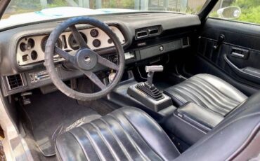 Chevrolet-Camaro-1978-White-MetallicBlue-Black-8