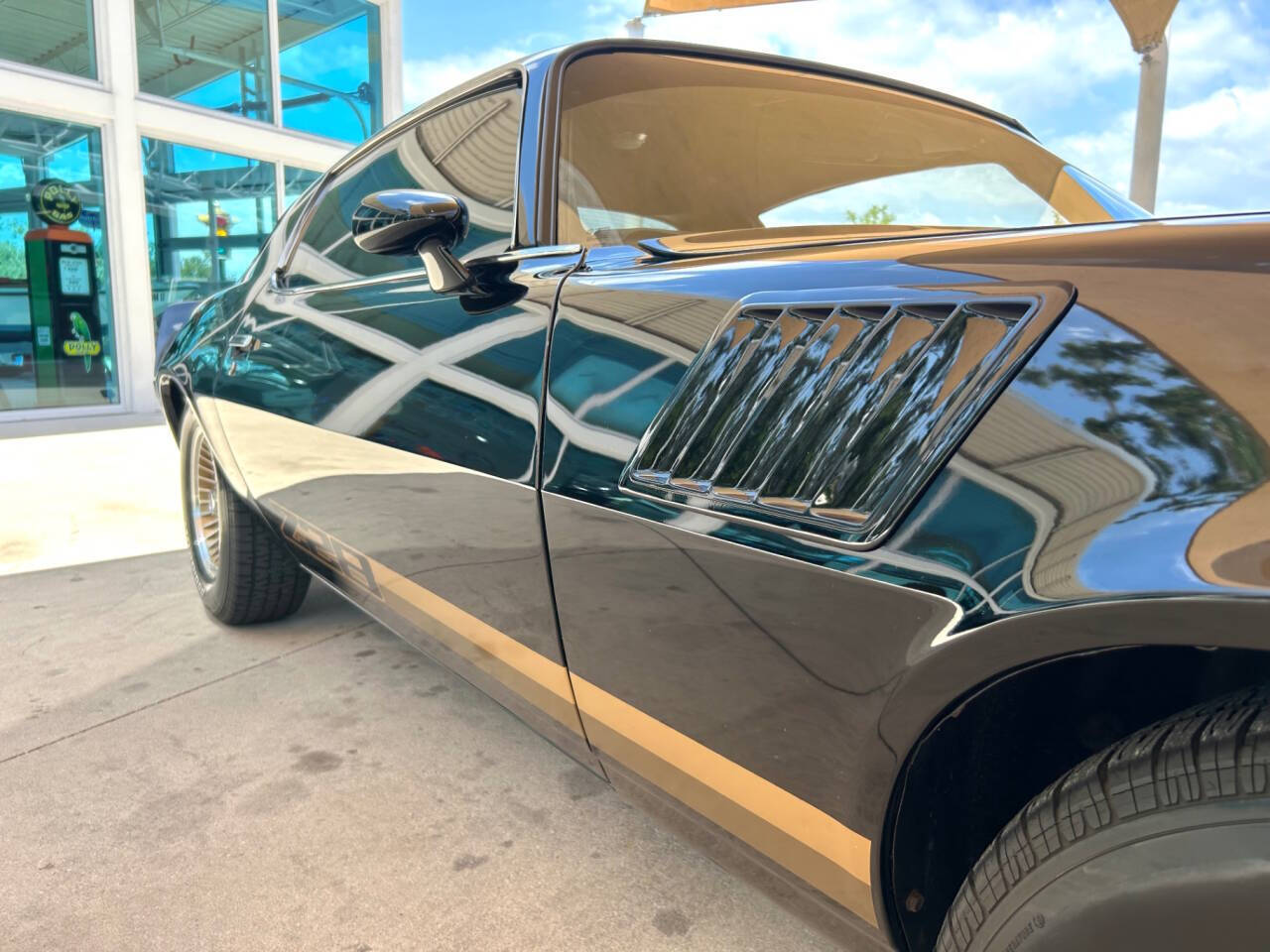 Chevrolet-Camaro-1979-Coupe-15