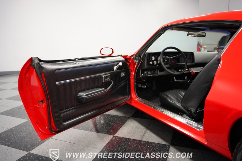 Chevrolet-Camaro-1979-Red-Black-40