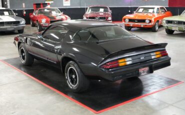Chevrolet-Camaro-1980-Black-Black-14