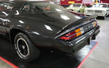 Chevrolet-Camaro-1980-Black-Black-40