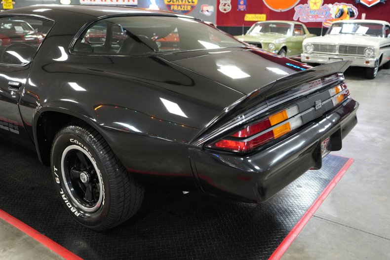 Chevrolet-Camaro-1980-Black-Black-40