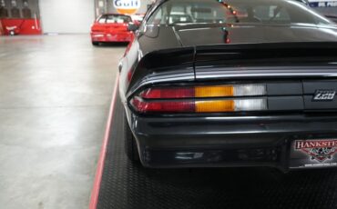 Chevrolet-Camaro-1980-Black-Black-41