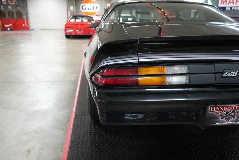 Chevrolet-Camaro-1980-Black-Black-41
