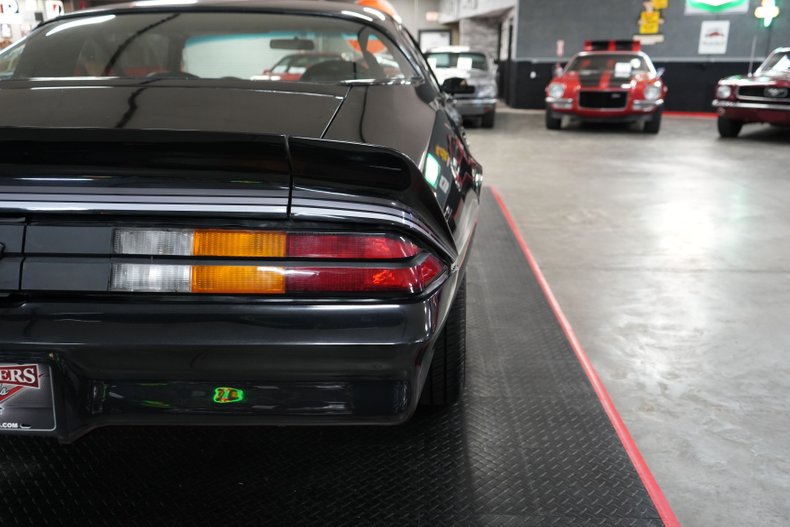 Chevrolet-Camaro-1980-Black-Black-42