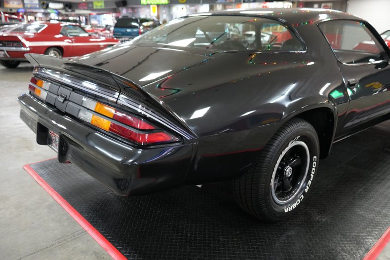 Chevrolet-Camaro-1980-Black-Black-43