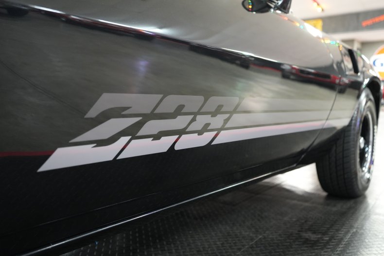 Chevrolet-Camaro-1980-Black-Black-7