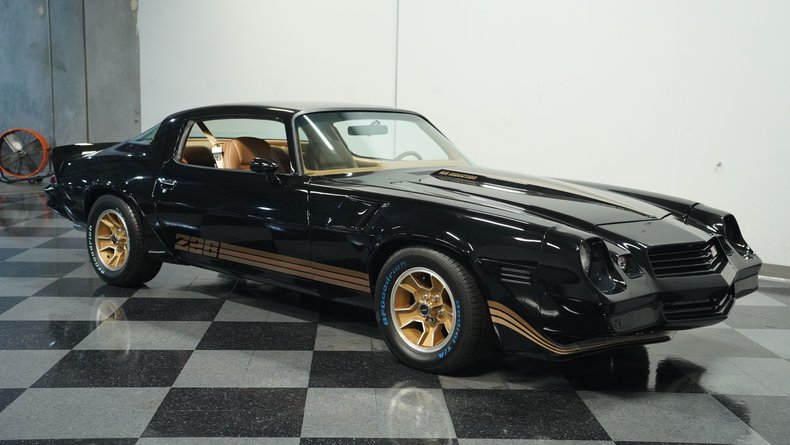 Chevrolet-Camaro-1980-Black-Tan-16