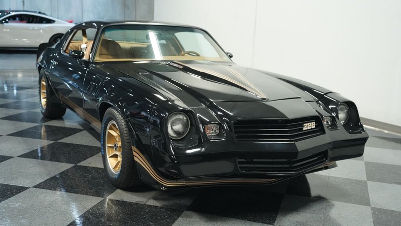 Chevrolet-Camaro-1980-Black-Tan-17