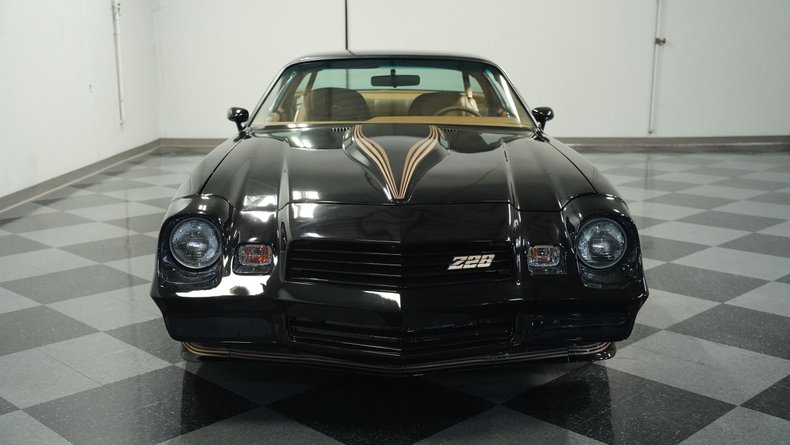 Chevrolet-Camaro-1980-Black-Tan-18