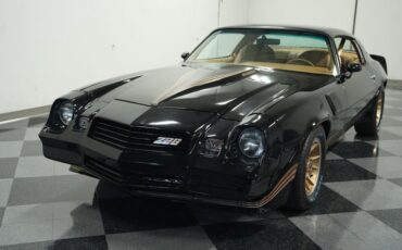 Chevrolet-Camaro-1980-Black-Tan-19