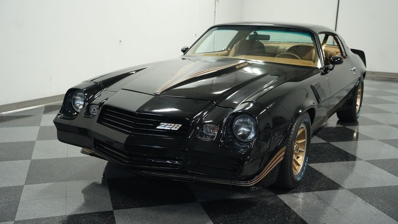 Chevrolet-Camaro-1980-Black-Tan-19