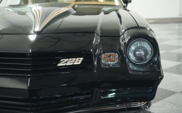 Chevrolet-Camaro-1980-Black-Tan-21