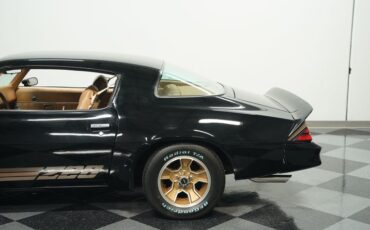 Chevrolet-Camaro-1980-Black-Tan-25