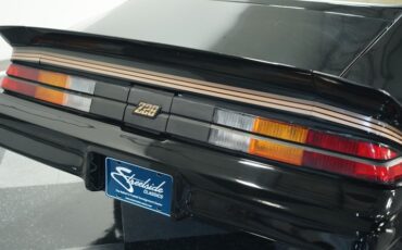 Chevrolet-Camaro-1980-Black-Tan-26