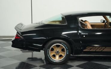 Chevrolet-Camaro-1980-Black-Tan-29