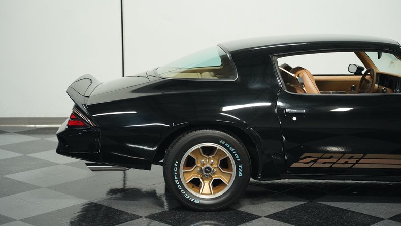 Chevrolet-Camaro-1980-Black-Tan-29