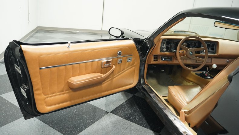 Chevrolet-Camaro-1980-Black-Tan-34
