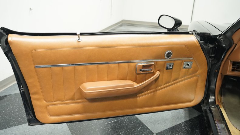 Chevrolet-Camaro-1980-Black-Tan-35