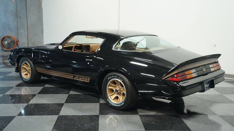 Chevrolet-Camaro-1980-Black-Tan-4