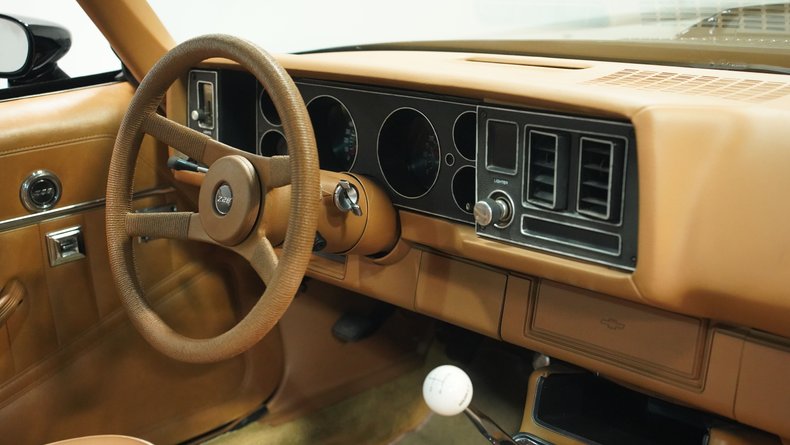 Chevrolet-Camaro-1980-Black-Tan-49