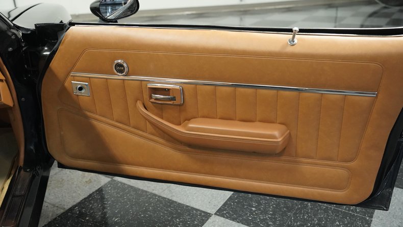 Chevrolet-Camaro-1980-Black-Tan-8