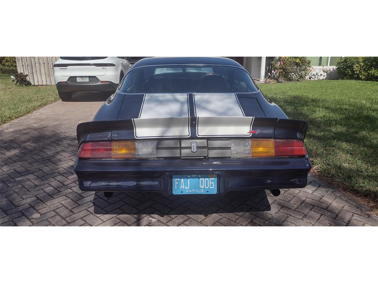 Chevrolet-Camaro-1980-dark-blue-white-black-12