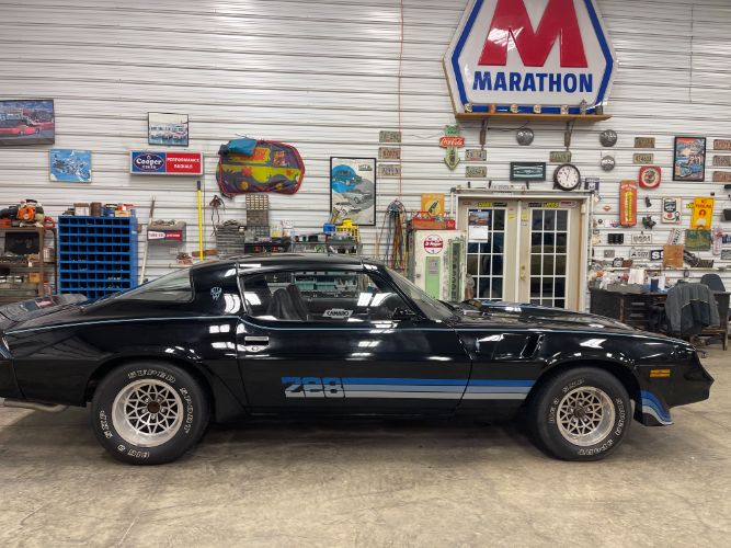 Chevrolet-Camaro-1981-14