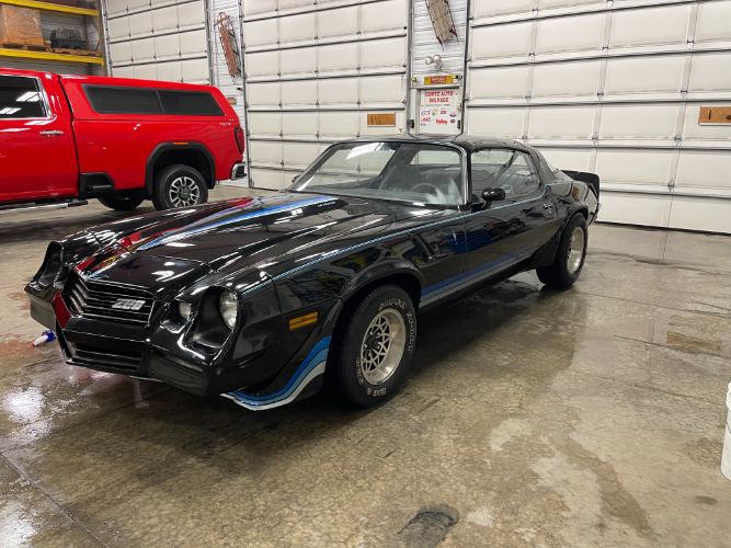 Chevrolet-Camaro-1981-21