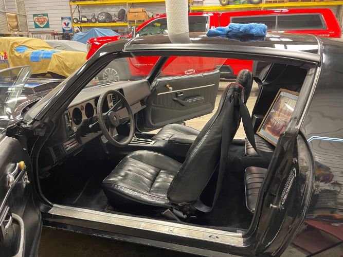 Chevrolet-Camaro-1981-25