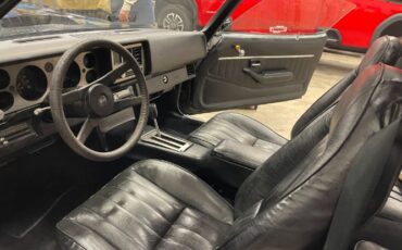Chevrolet-Camaro-1981-26