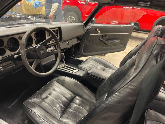 Chevrolet-Camaro-1981-26