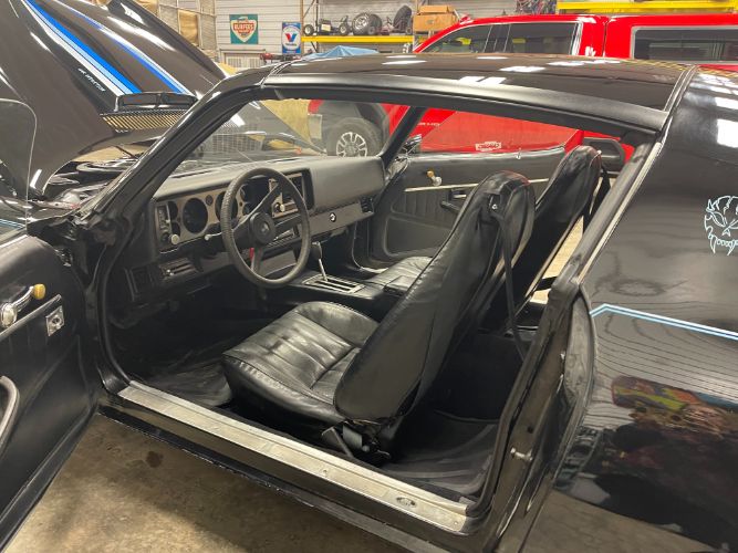 Chevrolet-Camaro-1981-28
