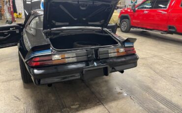 Chevrolet-Camaro-1981-30