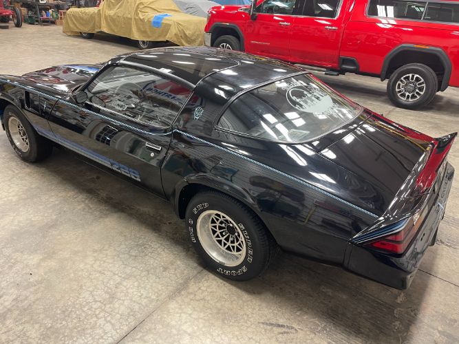 Chevrolet-Camaro-1981-32