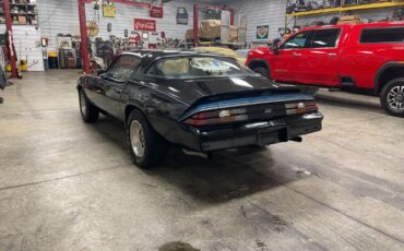 Chevrolet-Camaro-1981-34